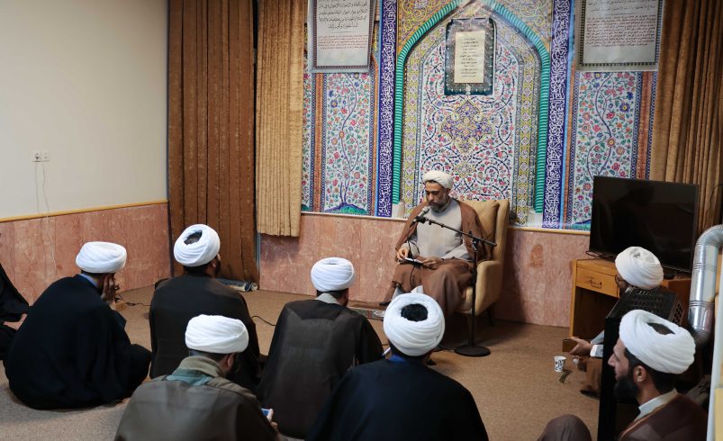 جلسه صمیمی رئیس مرکز تخصصی شهدای محراب با دانش پژوهان