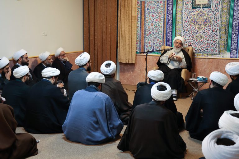 جلسه صمیمی آیت الله صفایی بوشهری با دانش پژوهان