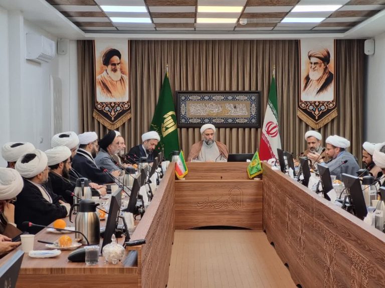 جلسه رئیس مرکز تخصصی شهدای محراب با جمعی از طلاب و فضلای استان کرمان