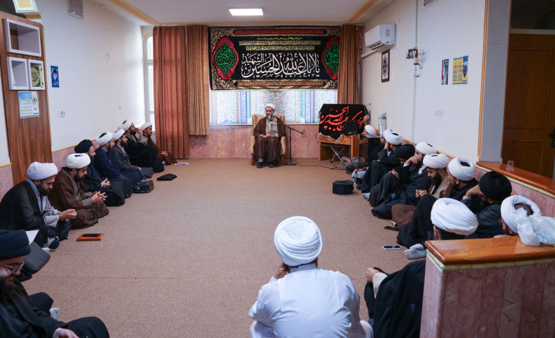 جلسه صمیمی مدیریت با دانش پژوهان برگزار شد