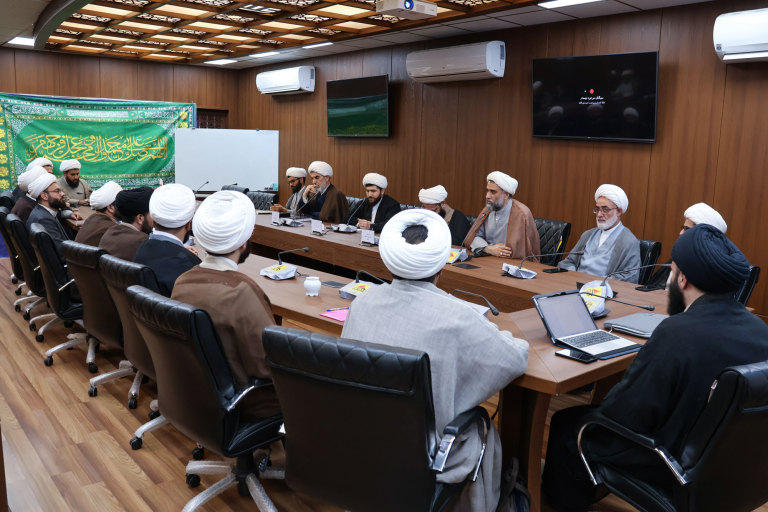 نشست علمی نقش امامان جمعه در دفاع مقدس برگزار شد