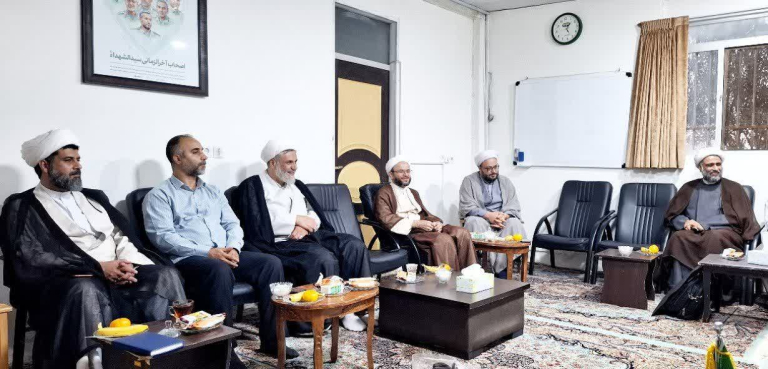 جلسه هم اندیشی ائمه جماعات پردیسان با مدیر مرکز برگزار شد