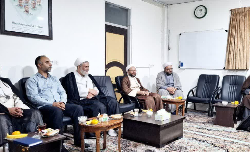 جلسه هم اندیشی ائمه جماعات پردیسان با مدیر مرکز برگزار شد