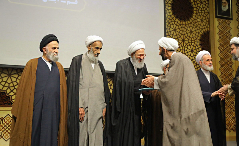 تبریک انتخاب حجت الاسلام والمسلمین ابوالقاسمی به عنوان استاد برتر حوزه