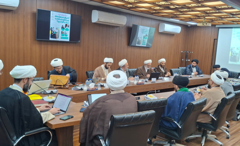 بررسی استفاده از کمک نزدیکان در نهاد امامت