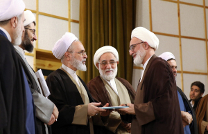 تبریک انتخاب حجت الاسلام و المسلمین حسین زاده به عنوان معاون پژوهش برتر