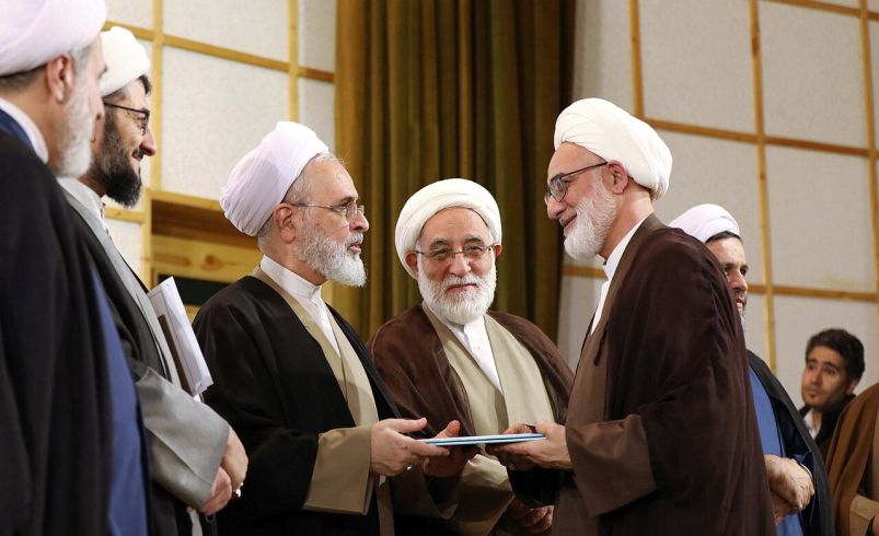 تبریک انتخاب حجت الاسلام و المسلمین حسین زاده به عنوان معاون پژوهش برتر