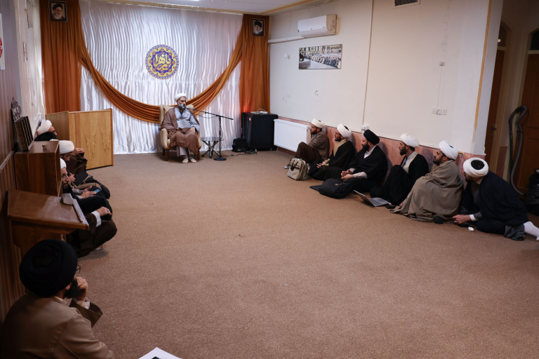 جلسه صمیمی مدیر با دانش پژوهان